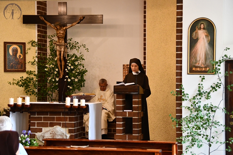 Msza Święta w Kaplicy Domu Nadziei, czyta s. Liliana