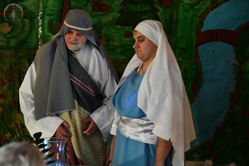 Świetlica Domu Nadziei, scena z Jezusem i Maryją, przedstawienie 