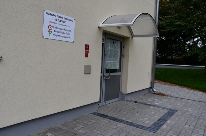 Główne wejście do budynku WTZ