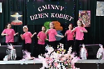 Dom Kultury w Kraśniczynie, Gminne uroczystości z okazji Dnia Kobiet, na scenie Grupa Taneczna działająca przy Domu Kultury w Kraśniczynie