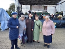 Festyn ''Łączymy Pokolenia''. Przed sceną Pani Małgosia, Pani Teresa, Siostra Germana, Pani Monika, Pani Stanisława.