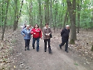 Pielgrzymka do Lasek, wspólny spacer, Pani Iwona, Pani Małgosia, Pani Monika i ks. Antoni.