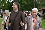 Spotkanie Absolwentów w Laskach. Pani Urszula, Siostra Germana i Pani Janina po Mszy Św.