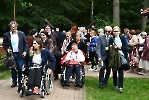 Spotkanie Absolwentów w Laskach. Wychodzimy z kaplicy po Mszy Św.