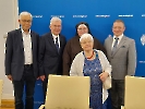 Otwarcie wernisażu wystawy ''Jak najlepiej się da''. Na zdjęciu Jerzy Chróścikowski - Senator RP, Stanisław Karczewski - Senator RP, Siostra Józefa, Pan Tomasz Stafijowski, Pani Maria Choma.