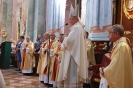 Ks. abp Stanisław Budzik stojąc przy tronie przemawia do pielgrzymów