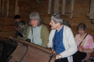 Podlaskie Muzeum Kultury Ludowej, wnętrze starej stodoły, Pani Tamara, Pani Halina i Pani Teresa siedzą w starych saniach