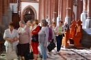 Pielgrzymi wewnątrz Bazyliki Mniejszej Wniebowzięcia Najświętszej Maryi Panny w Białymstoku