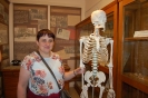 Muzeum Medycyny i Farmacji w Białymstoku, Pani Grażyna z pomocą naukową ludzkim szkieletem 