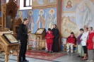 Wnętrze Prawosławnego Monastyru Zwiastowania Przenajświętszej Bogurodzicy w Supraślu, brat Jan przemawia do pielgrzymów