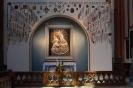 Obraz Ostrobramskiej Matki Miłosierdzia  wewnątrz Bazyliki Mniejszej Wniebowzięcia Najświętszej Maryi Panny w Białymstoku
