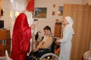 Dom Nadziei, świetlica skrzydła św. Barbary, Święty Mikołaj rozmawia z Panią Iwonką i s. Barbarą