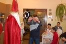 Świetlica w WTZ, Pan Kondrat wykonuje przysiad przy Świętym Mikołaju