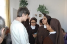 Świetlica na skrzydle św. Elżbiety w Domu Nadziei, Siostry rozmawiają z Panią Edytą