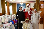 Świetlica Domu Nadziei, Święty Mikołaj z s. Lilianą i Aniołkami