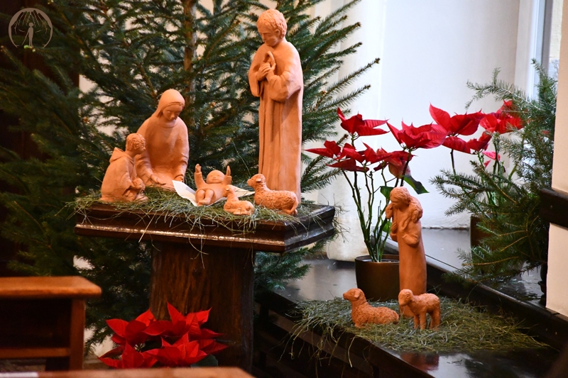 Kaplica Domu Nadziei, szopka bożonarodzeniowa z glinianych figur
