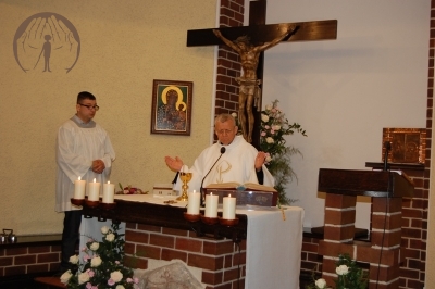 Msza Święta, przy Ołtarzu ks. Antoni i Pan Piotr